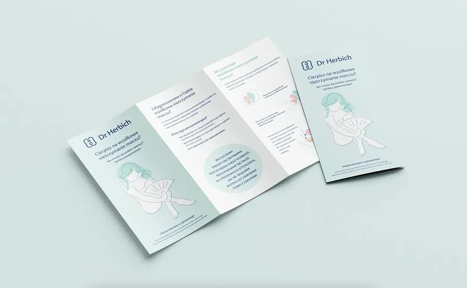 Rozłożony projekt ulotki medycznej Dr Herbich dotyczącej leczenia wysiłkowego nietrzymania moczu metodą pessaroterapii.